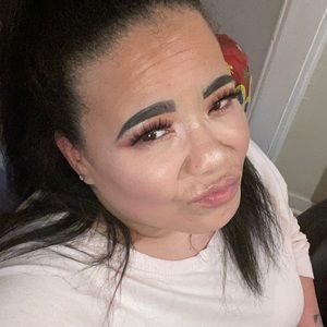 Meet your Posher, Angelique